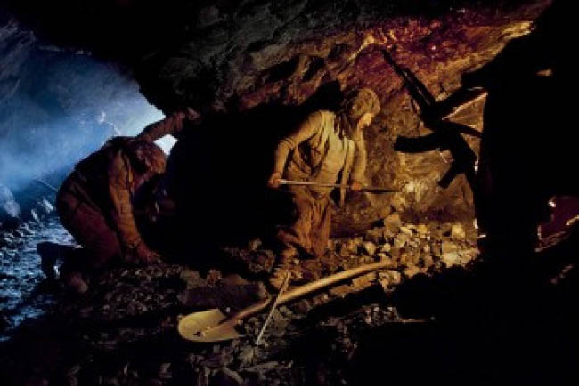 Illegal Mining of Precious Stones Ongoing in 8 Provinces